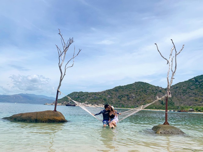 Bất ngờ tung ảnh áo tắm khoe vòng 1 táo bạo, Ốc Thanh Vân gây 'bão' fans - ảnh 8