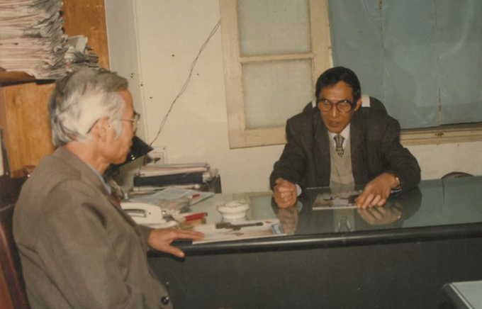 Ông Vũ Duy Thiệu - nguyên Trưởng ban Thư ký Tòa soạn Báo PLVN - tiếp bạn đọc trao đổi về những số báo Pháp luật thường thức đầu tiên.