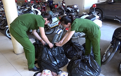 Cao Bằng: Bắt giữ ô tô chở vịt đông lạnh lậu qua biên giới