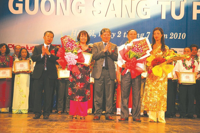 Chương tr&igrave;nh vinh danh &ldquo;Gương s&aacute;ng Tư ph&aacute;p&rdquo; do B&aacute;o PLVN tổ chức c&oacute; &yacute; nghĩa thiết thực trong việc t&ocirc;n vinh c&aacute; nh&acirc;n ti&ecirc;u biểu, c&oacute; th&agrave;nh t&iacute;ch xuất sắc trong c&ocirc;ng t&aacute;c Tư ph&aacute;p.