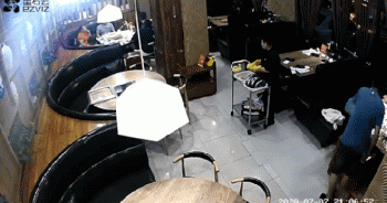 [Clip]: Bị chồng tát ngất lịm vì... đi ăn cùng "trai lạ"