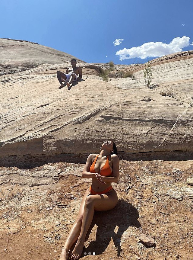 Kylie Jenner đang tận hưởng kỷ nghỉ sang chảnh cùng