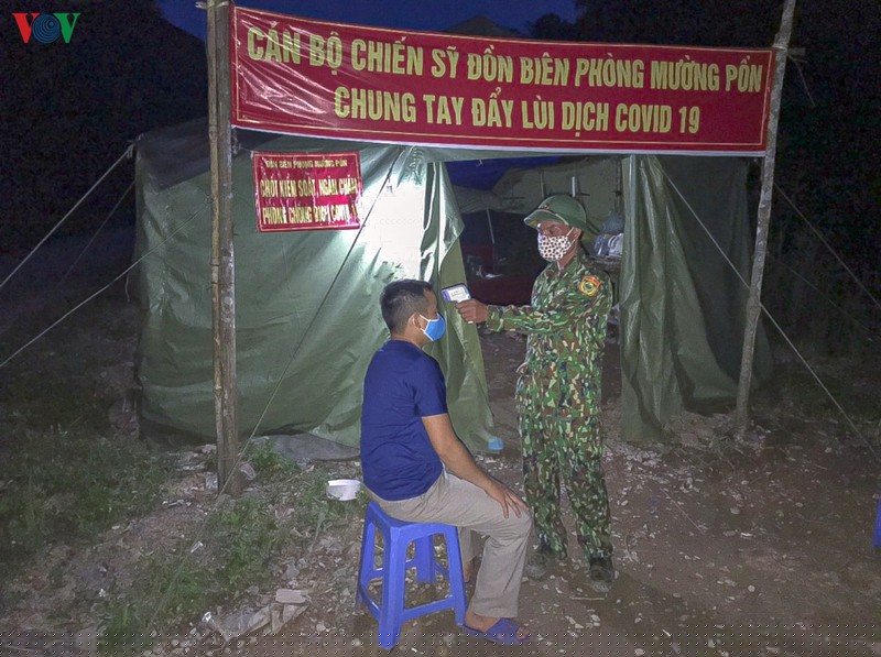 chong nhap canh trai phep, linh bien phong tiep tuc ngu rung, bam nui hinh 7