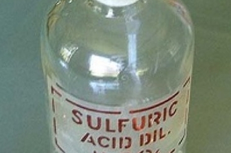 Hà Nội: Tạt axit nhân viên tiệm vàng để cướp, lĩnh 18 năm tù