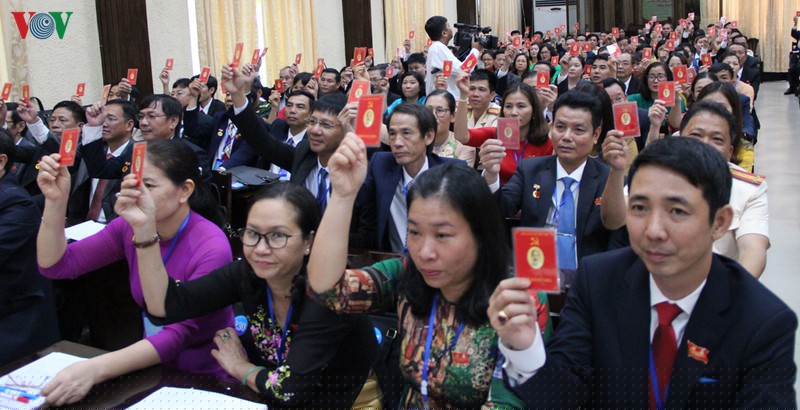 Đại biểu dự Đại hội biểu quyết