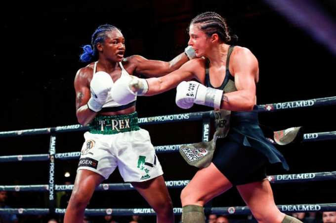 Christina Hammer trong một trận so găng.