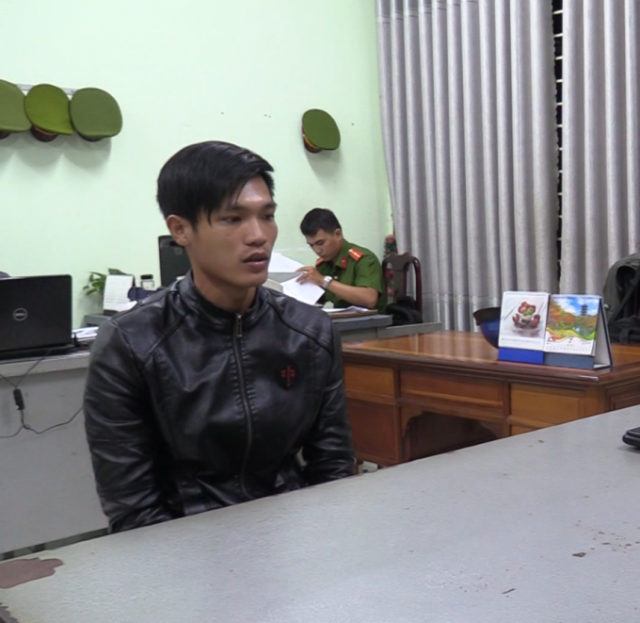 Bình Dương: Bị "nhắc nhở" khi hát loa kẹo kéo, rút hung khí đâm 2 người tọng thương