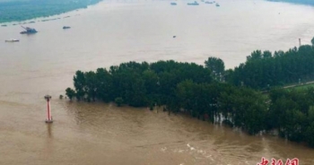 Trung Quốc phá huỷ một con đập để giảm áp lực mưa lũ