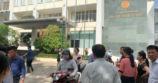 Cháy ở Chi cục thuế TP Vinh, hàng trăm người hốt hoảng tháo chạy