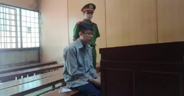 Cầm búa giết cô ruột rồi bình tĩnh gọi điện báo công an