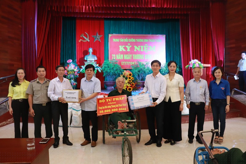 Bộ Tư pháp tri ân, thăm hỏi tại Trung tâm điều dưỡng thương binh Thuận Thành, Bắc Ninh