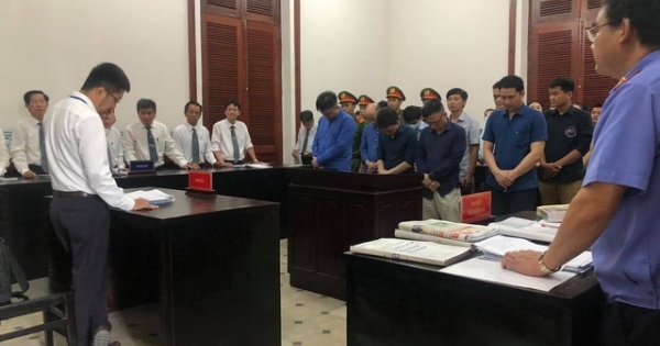 Nhóm cán bộ hải quan đi tù vì buôn lậu hàng trăm container