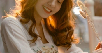 Liệt 2 chân, nữ sinh vẫn khiến bao trai tim tan chảy vì nụ cười tỏa nắng