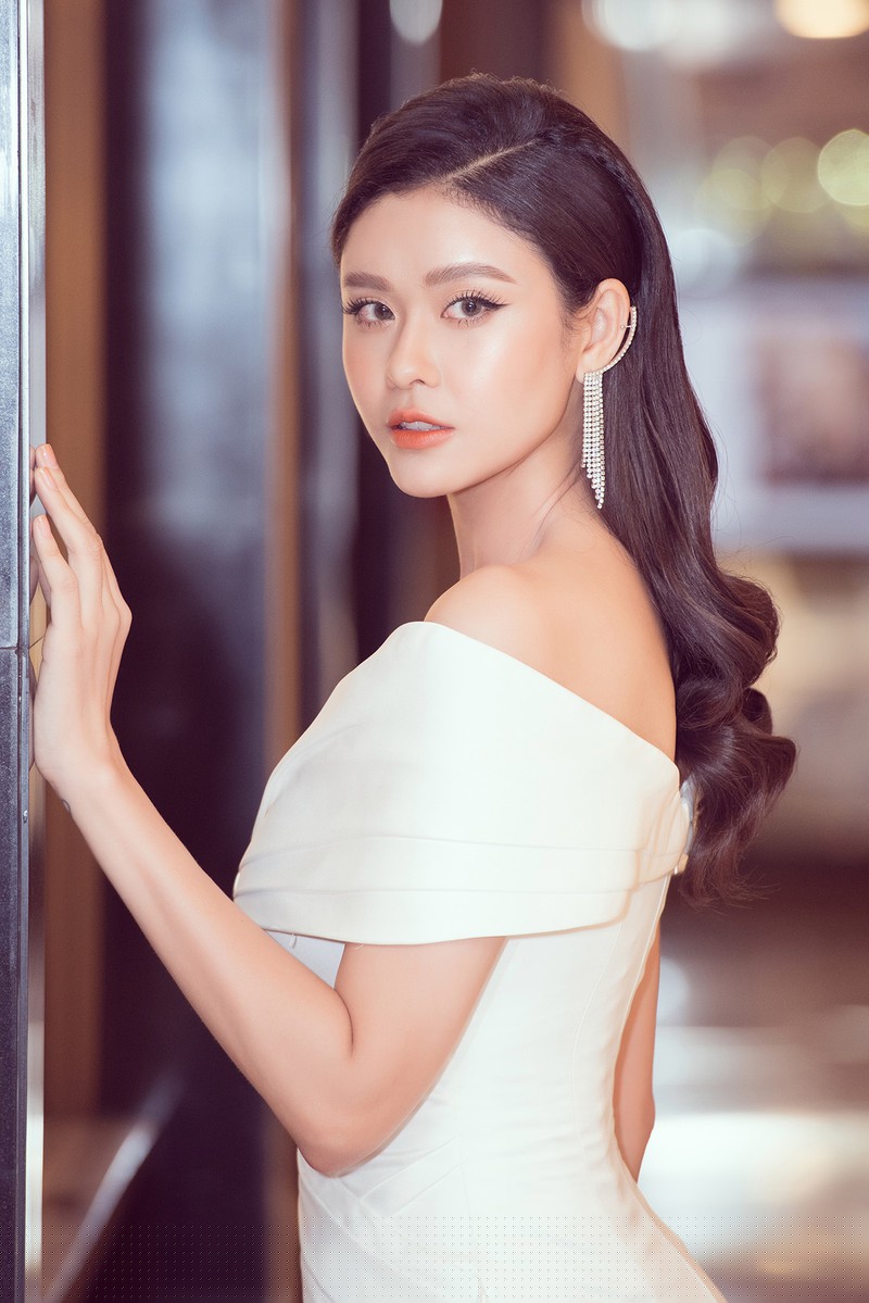 truong quynh anh dep kieu sa voi dam trang quyen ru  hinh 5