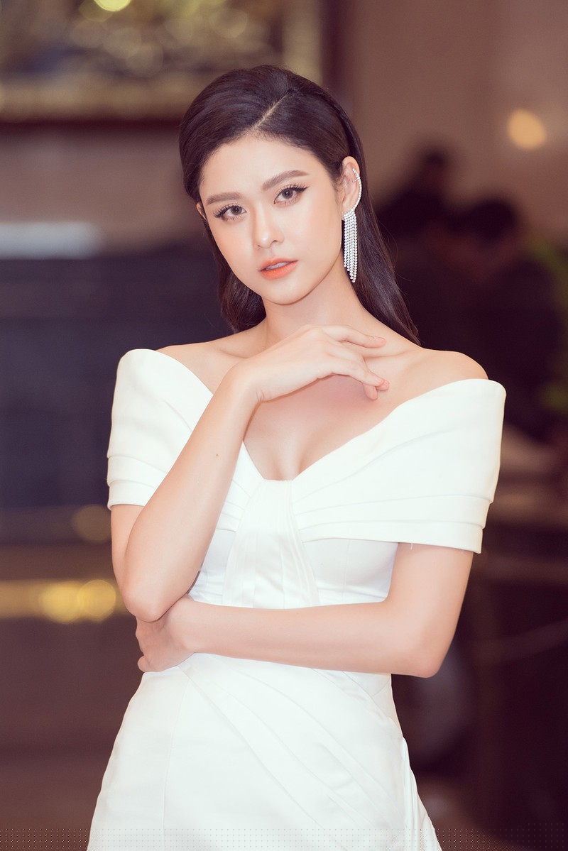 truong quynh anh dep kieu sa voi dam trang quyen ru  hinh 6