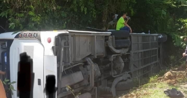 Quảng Bình: Xe khách lao xuống vực khiến 8 người chết, hàng chục người bị thương