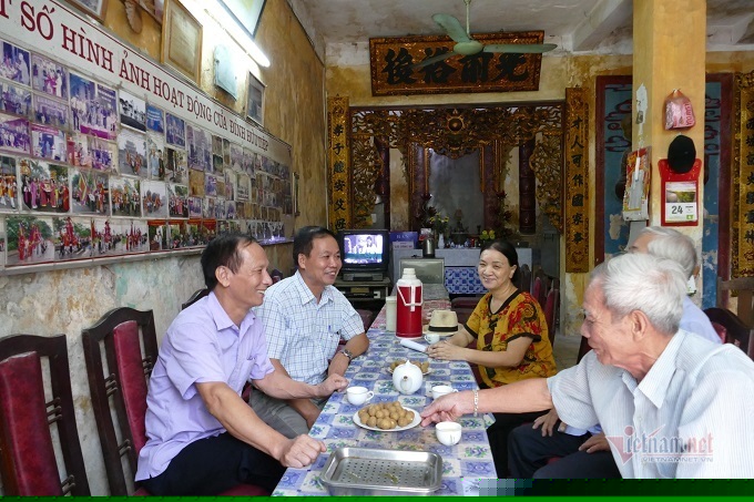 Chuyện chưa kể về chiếc máy bay nằm giữa lòng hồ ở Hà Nội suốt 48 năm