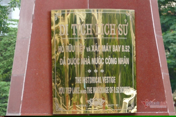 Chuyện chưa kể về chiếc máy bay nằm giữa lòng hồ ở Hà Nội suốt 48 năm