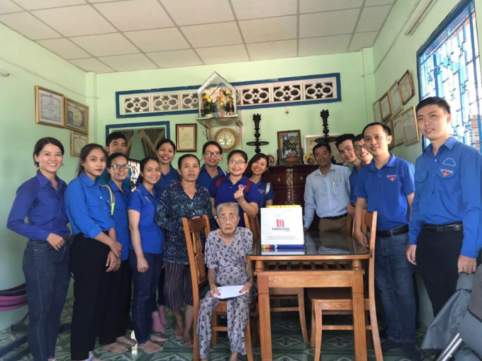 tham tang qua gia dinh cach mang (2)