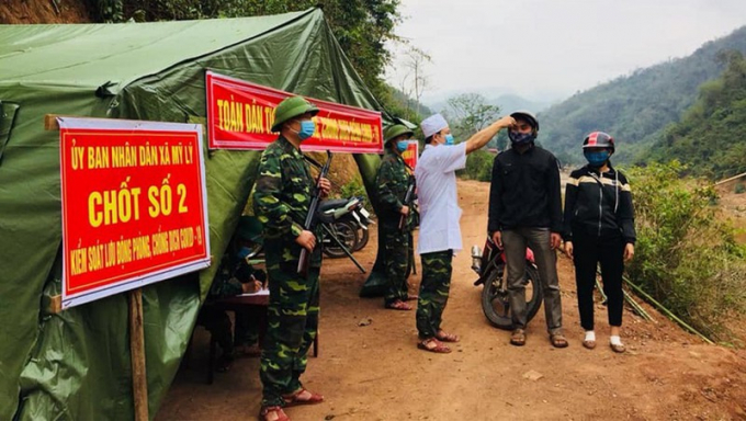 Chốt kiểm dịch tại xã Mỹ Lý và Bắc Lý (huyện Kỳ Sơn).