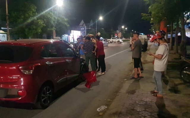 Nữ nhân viên vệ sinh môi trường bị ô tô tông