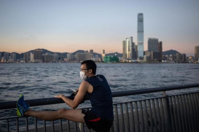 Cuộc chiến chống Covid-19 còn nhiều thử thách ở phía trước. (Ảnh minh họa: Reuters)