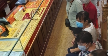 Giá vàng đảo chiều lao dốc, vàng SJC vẫn cao hơn thế giới 3 triệu đồng