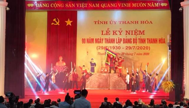 Những tiết mục văn nghệ tái hiện quá khứ hào hùng của nhân dân Thanh Hóa qua các thời kỳ dựng nước và giữ nước