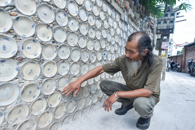 Sau khi xuất ngũ năm 1989 ông Trường về quê lấy vợ và làm nghề sơn bàn ghế kiếm sống. Ông Trường mê đồ cổ trong một lần đi sơn bàn ghế cho một ông lão buôn bán đồ nổi tiếng ở huyện thời đó. Nghe ông lão đó giới thiệu về những đồ cổ có niên đại nhiều năm và những món đồ độc đáo được coi là độc nhất, ông Trường thích và bắt đầu sưu tầm bát đĩa cổ từ đó.