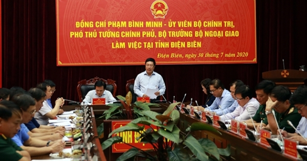 Phó Thủ tướng Phạm Bình Minh làm việc tại Điện Biên