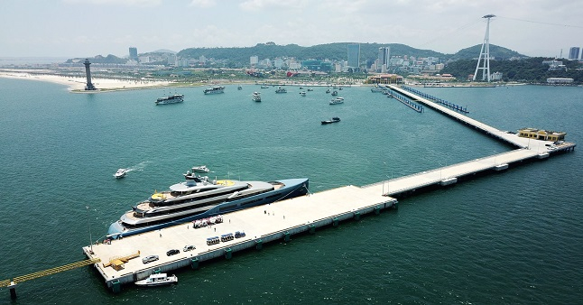halong port