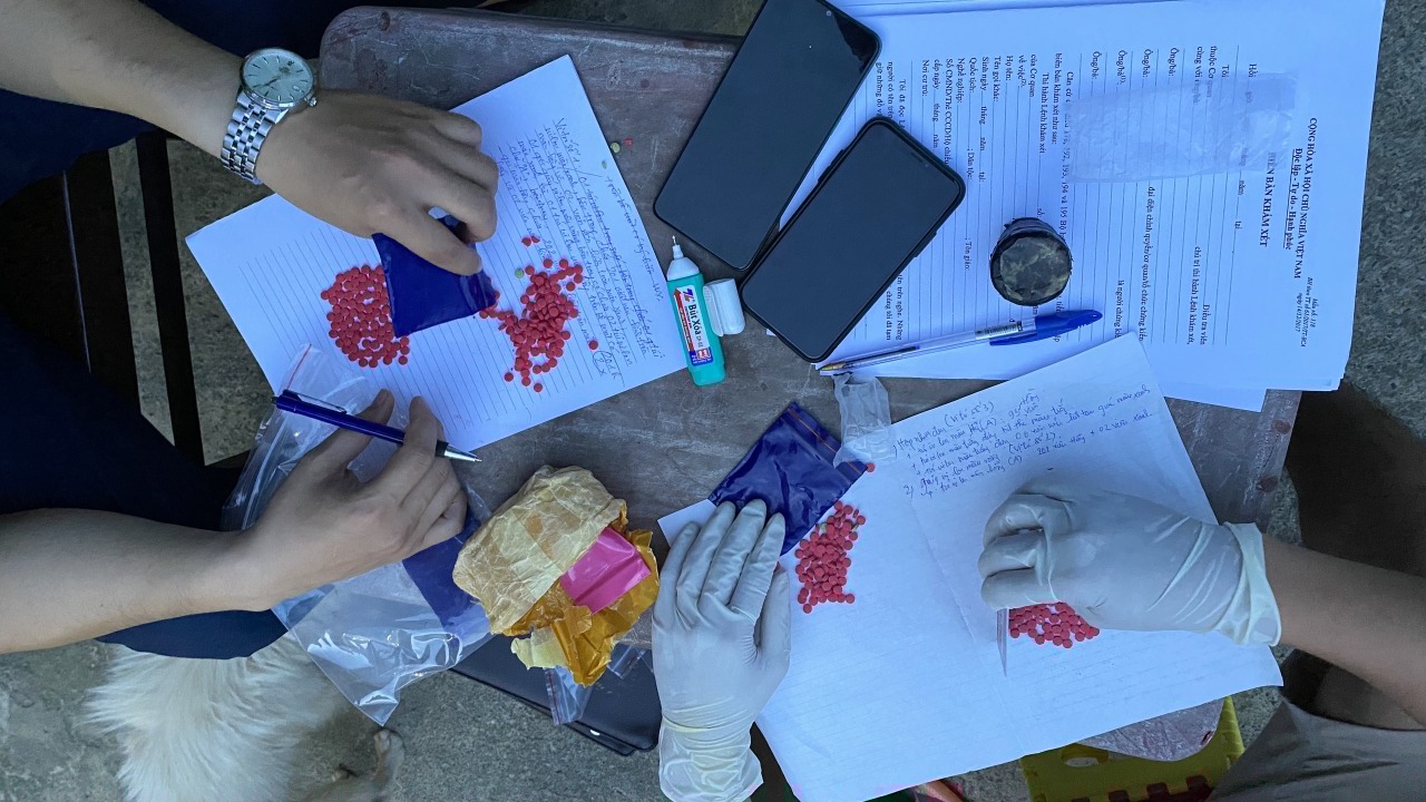 Nhiều tang vật liên quan bị thu giữ tại hiện trường