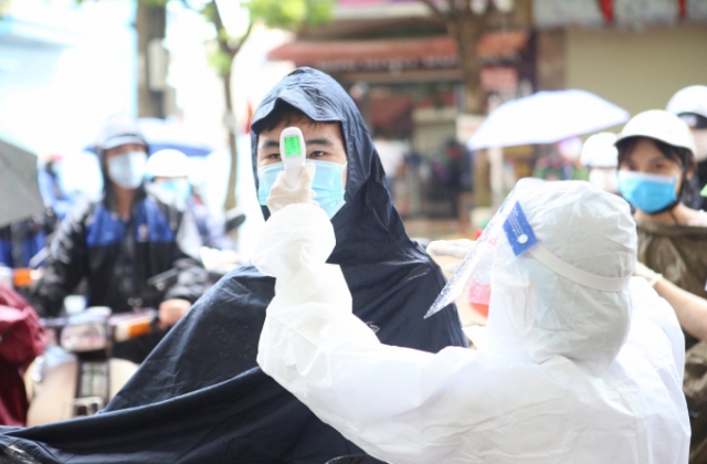 Chùm ảnh: Thí sinh tại Bắc Giang làm thủ tục thi tốt nghiệp THPT năm 2021