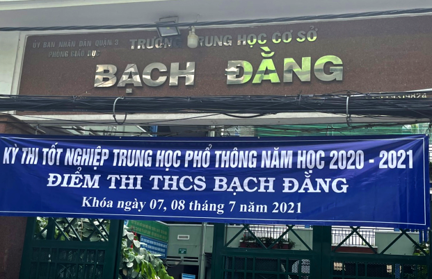 Chùm ảnh: Hàng nghìn sĩ tử ở TP HCM hoàn thành ngày đầu thi tốt nghiệp THPT