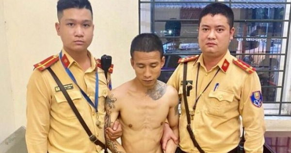 CSGT phối hợp cùng người dân bắt đối tượng trộm xe máy trên đường