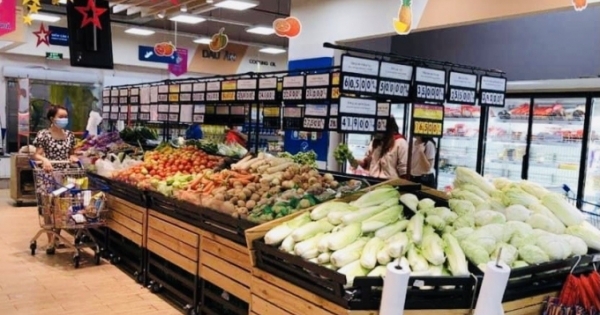 Siêu thị ở TP HCM đầy ắp thịt cá, rau xanh… ngày đầu giãn cách