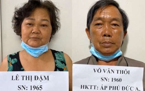 Bố mẹ cùng 3 con đi buôn ma tuý kiếm lời