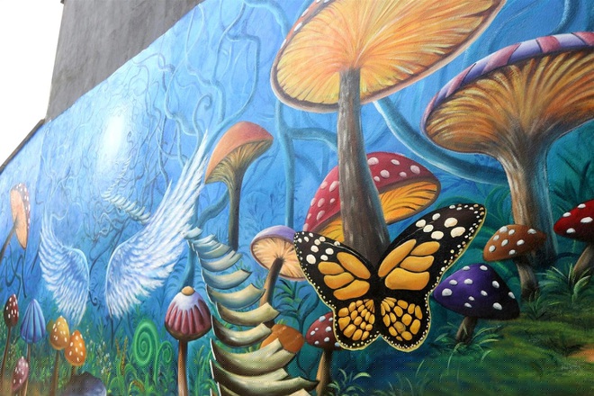 Làng bích họa càng thêm rực rỡ, xua đi những ảm đạm bởi ảnh hưởng dịch Covid-19 đến du lịch nơi đây.