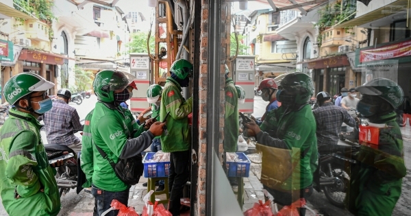 Hàng quán giữa làn sóng Covid-19: Bán mang về vẫn khó trăm bề