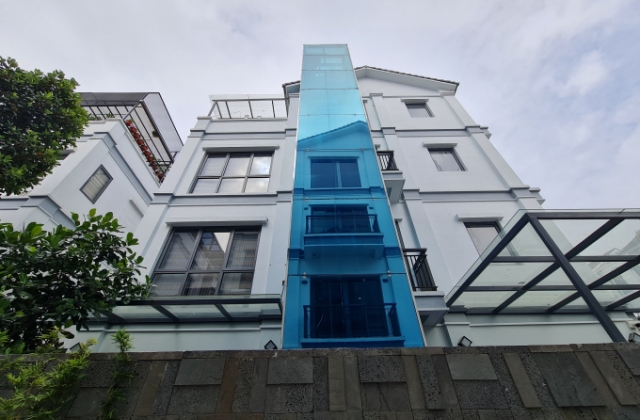 Thang m&aacute;y sai phạm ở KĐT Gamuda Gardens vẫn chưa bị th&aacute;o dỡ