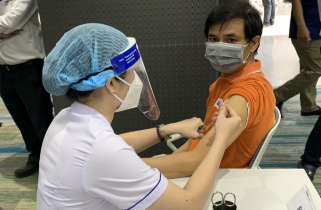 TP HCM họp trực tuyến triển khai chiến dịch tiêm chủng đợt 5 vaccine phòng COVID-19