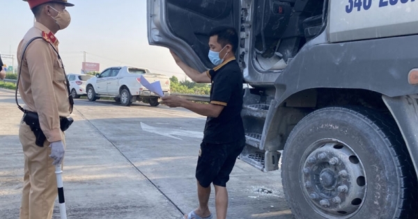 Xét nghiệm nhanh Covid-19 tại 22 chốt kiểm soát dịch của Hà Nội