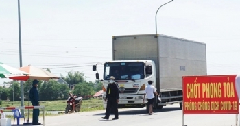 Giãn cách xã hội: Nơi lúng túng thông thương, chỗ "đánh đố" tài xế