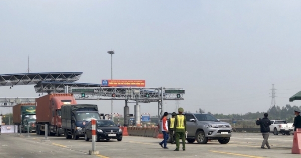 Hải Phòng dán logo kiểm soát phương tiện vận tải hàng hóa ra vào thành phố