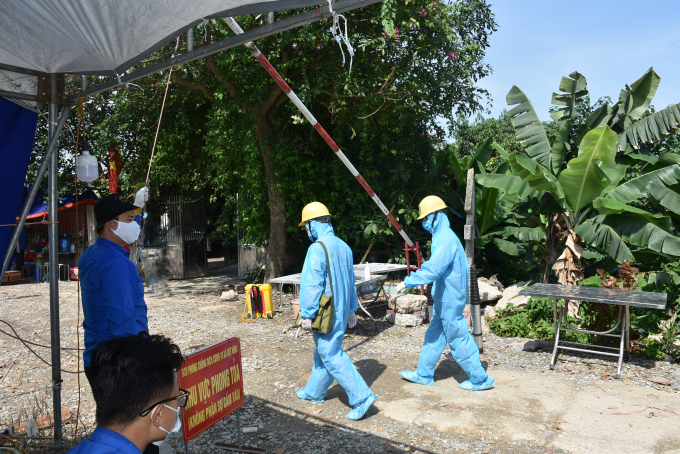 CBCNV được trang bị đầy đủ bảo hộ theo quy định của Bộ Y tế khi thực hiện nhiệm vụ tại các khu vực có nguy cơ lây nhiễm