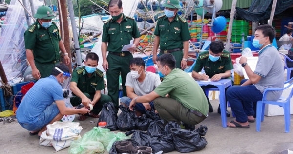 Tàng trữ 45kg thuốc nổ trên tàu cá