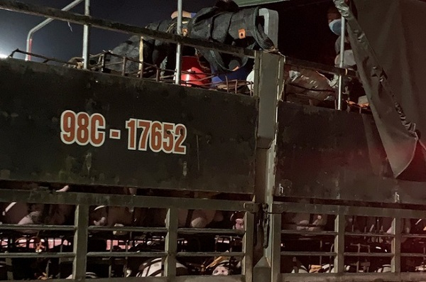 phat-hien-4-nguoi-tron-tren-xe-cho-lon-de-1626675201086.