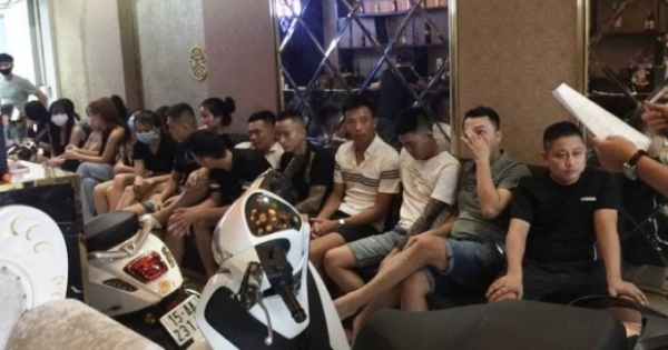 Hải Phòng: Phớt lờ lệnh cấm, quán karaoke mở cửa đón 19 khách vào hát giữa mùa dịch Covid-19