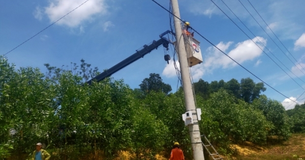 Những người hùng "Áo cam" nỗ lực đưa "ánh sáng" đến cho người dân vùng sâu, vùng xa