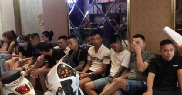 Quán karaoke mở 